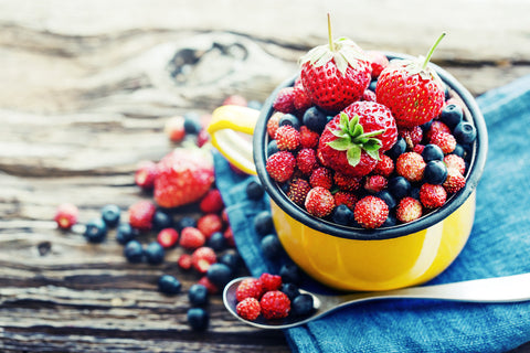 Schale mit Beeren
