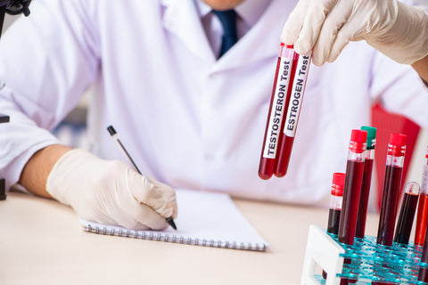 Blutentnahme im Rahmen einer ärztlichen Hormondiagnostik