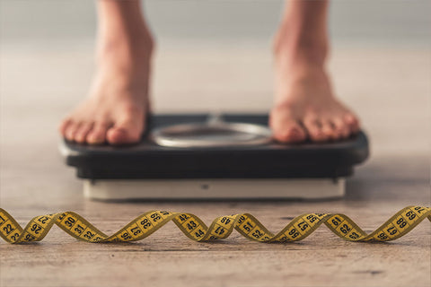 Ernährungsformen: Waage und Mßaband